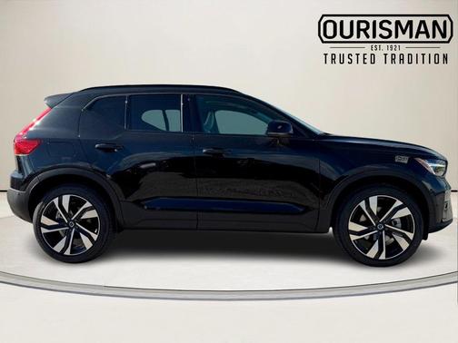 2026 Volvo XC40 B5 Ultra