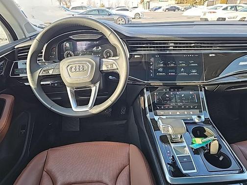 2023 Audi Q7 45 Premium Plus