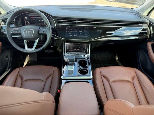2023 Audi Q7 45 Premium Plus