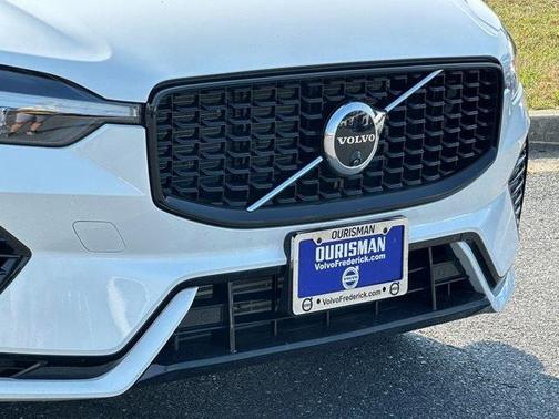 2025 Volvo XC60 Plug-In Hybrid T8 Ultra