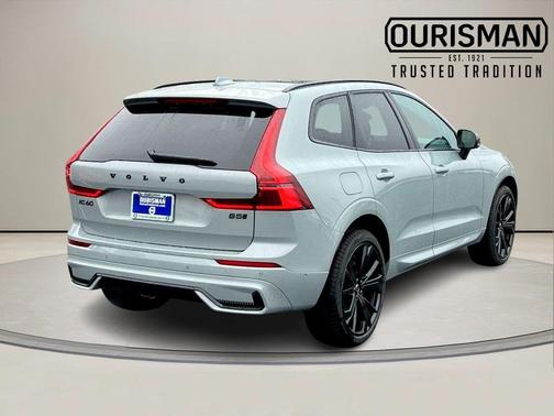 2026 Volvo XC60 B5 Ultra Black Edition