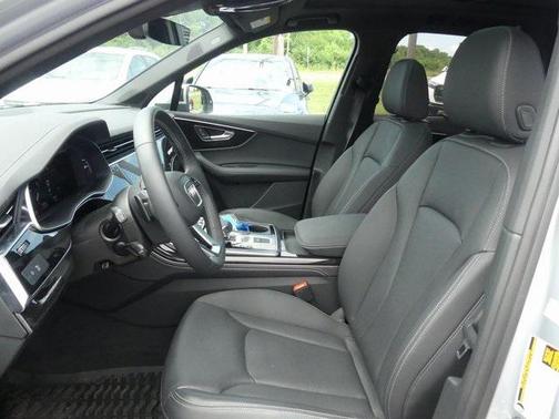 2025 Audi Q7 45 Premium Plus