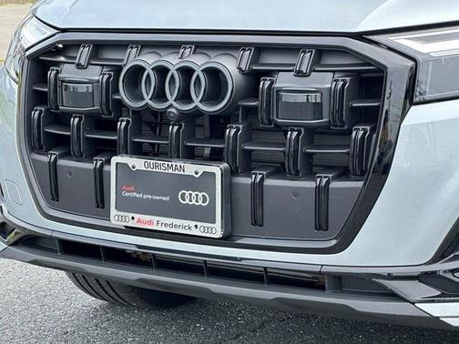 2025 Audi Q7 45 Premium Plus