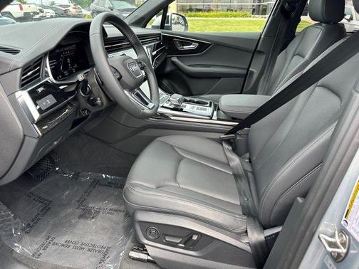 2025 Audi Q7 45 Premium Plus