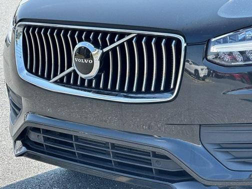 2022 Volvo XC90 T5 Momentum