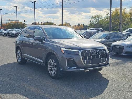 2025 Audi Q7 45 Premium Plus