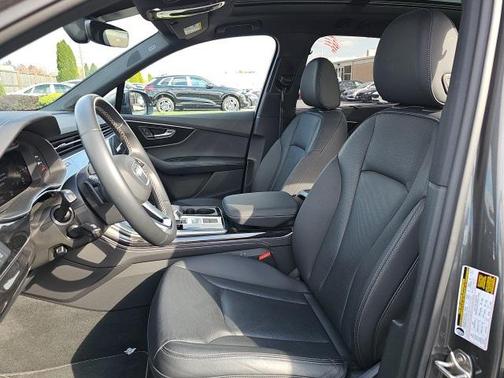 2025 Audi Q7 45 Premium Plus