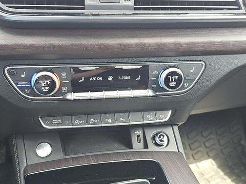 2022 Audi Q5 45 S line Prestige