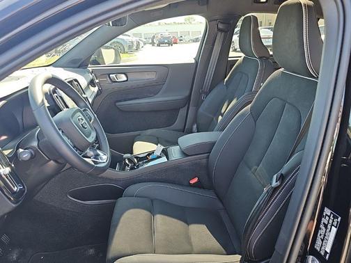 Onyx Black Metallic 2023 Volvo C40 Recharge Pure Electric Ultimate