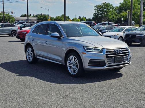 Florett Silver Metallic 2019 Audi Q5 2.0T Premium Plus