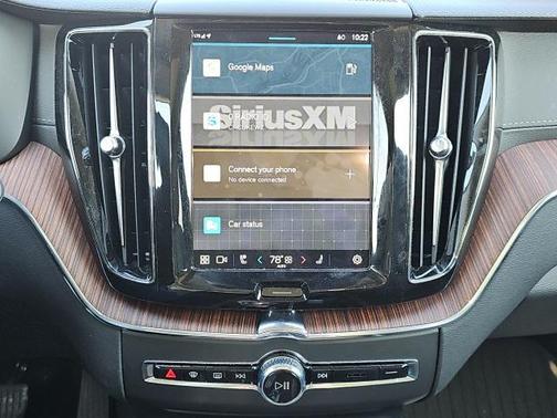 2024 Volvo XC60 B5 Ultimate Dark Theme