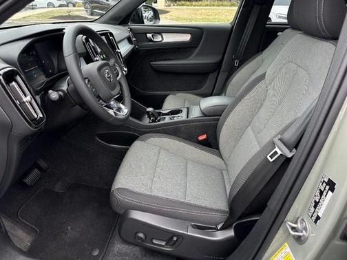2024 Volvo XC40 B5 Core