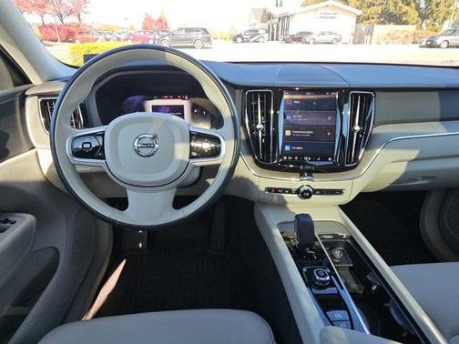 2023 Volvo XC60 B5 Plus Dark Theme