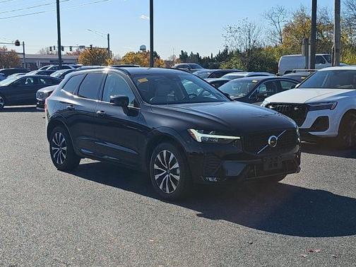 2023 Volvo XC60 B5 Plus Dark Theme
