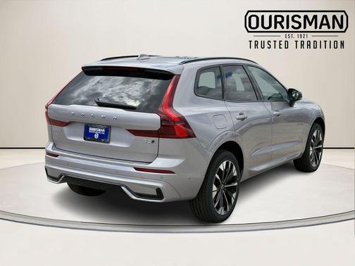 Aurora Silver 2026 Volvo XC60 B5 Plus