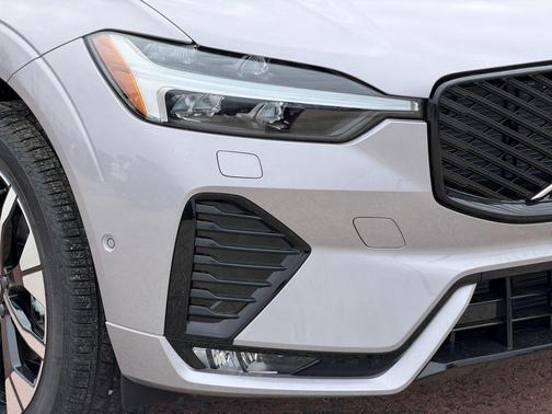 Aurora Silver 2026 Volvo XC60 B5 Plus