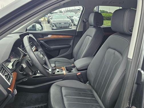 Daytona Gray Pearl Effect 2023 Audi Q5 45 S line Premium