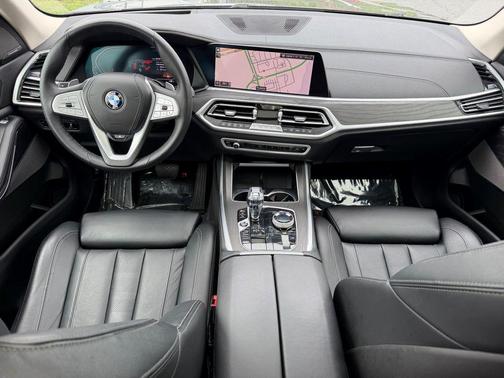 Arctic Gray Metallic 2022 BMW X7 xDrive40i