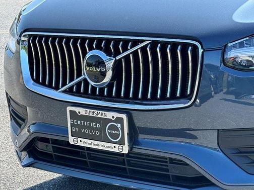 2022 Volvo XC90 T6 Momentum