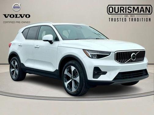 2023 Volvo XC40 B5 Plus Bright Theme