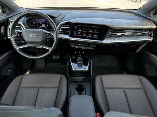 2022 Audi e-tron Premium Plus