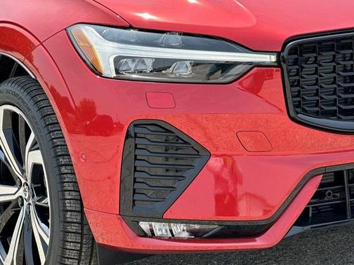 2025 Volvo XC60 B5 Ultra