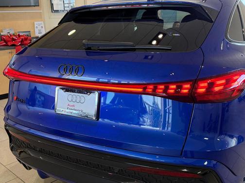 Ultra Blue Metallic 2026 Audi SQ5 3.0T Premium Plus