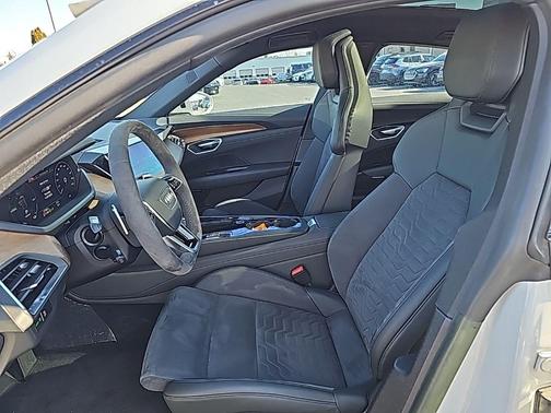 2023 Audi e-tron GT Premium Plus