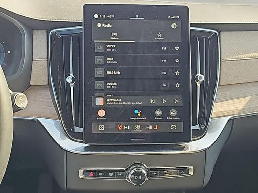 2025 Volvo XC90 Plug-In Hybrid T8 Core