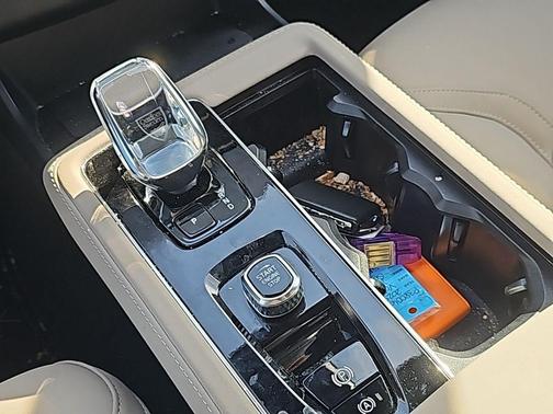 2025 Volvo XC90 Plug-In Hybrid T8 Core