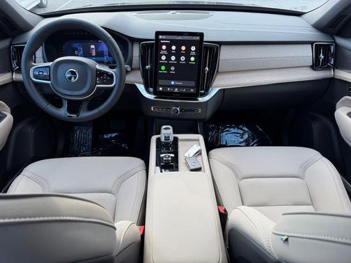 2025 Volvo XC90 Plug-In Hybrid T8 Core