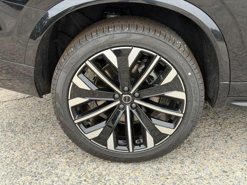 Onyx Black Metallic 2026 Volvo XC90 B6 Plus 7-Seater