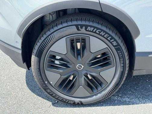Vapour Gray Metallic 2026 Volvo EX30 Twin Motor Cross Country Ultra
