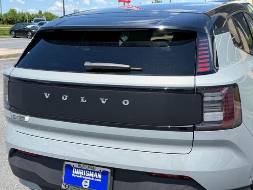 Vapour Gray Metallic 2026 Volvo EX30 Twin Motor Cross Country Ultra