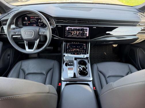 Waitomo Blue Metallic 2025 Audi Q7 55 Premium Plus