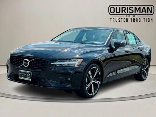 2024 Volvo S60 B5 Core Dark Theme