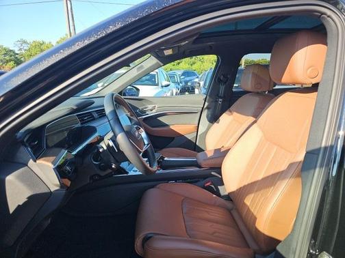 2024 Audi Q8 e-tron Prestige