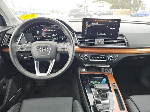 2022 Audi Q5 45 S line Prestige