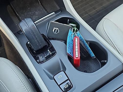 Thunder Gray Metallic 2020 Volvo XC40 T5 Momentum