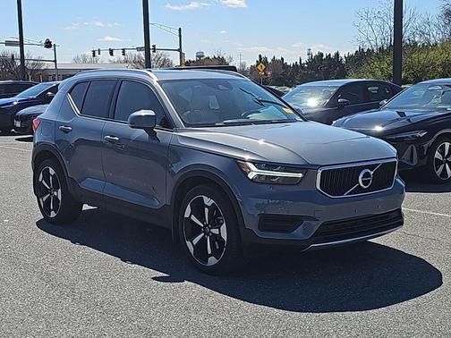 Thunder Gray Metallic 2020 Volvo XC40 T5 Momentum