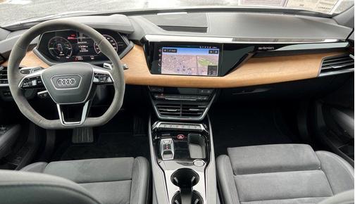 2023 Audi e-tron GT Premium Plus