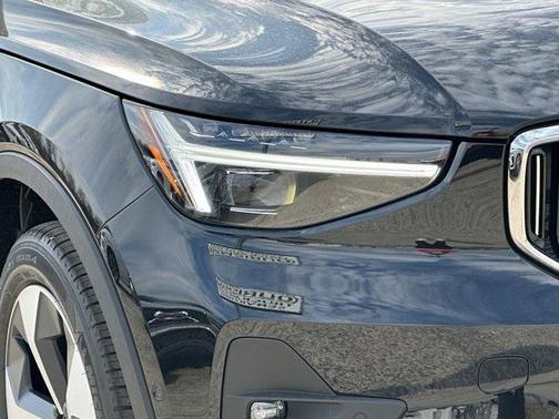 2025 Volvo XC40 B5 Plus Bright Theme
