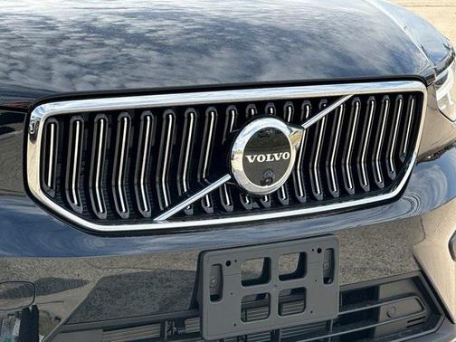 2025 Volvo XC40 B5 Plus Bright Theme