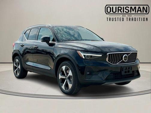 2025 Volvo XC40 B5 Plus Bright Theme