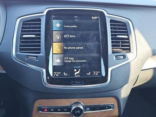 2022 Volvo XC90 T6 Momentum