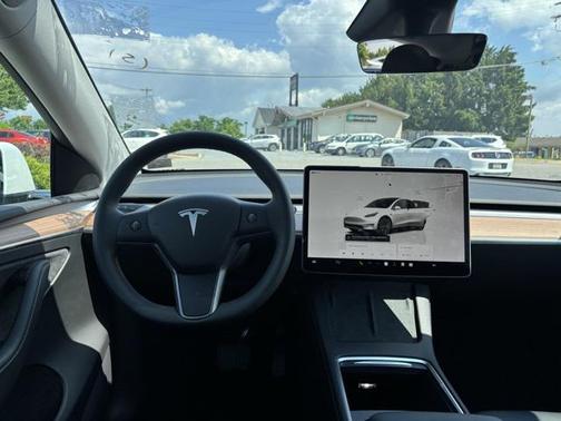 2025 Tesla Model Y Long Range