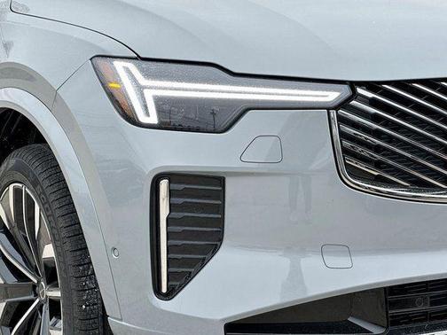 2025 Volvo XC90 B6 Plus 7-Seater