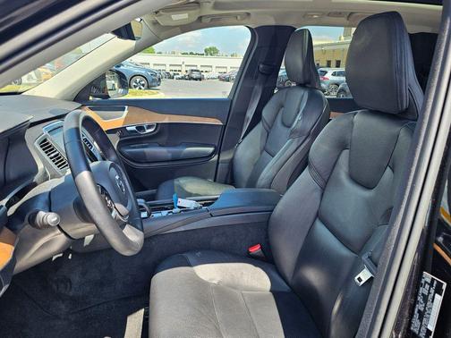Onyx Black Metallic 2023 Volvo XC90 B6 Core