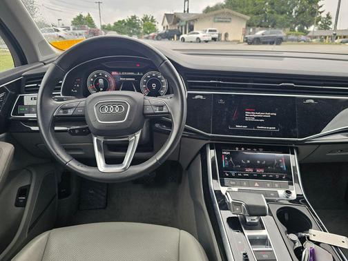 Satellite Silver Metallic 2023 Audi Q7 55 Premium Plus