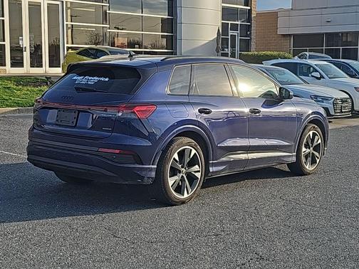 Navarra Blue Metallic 2025 Audi Q4 e-tron Premium Plus
